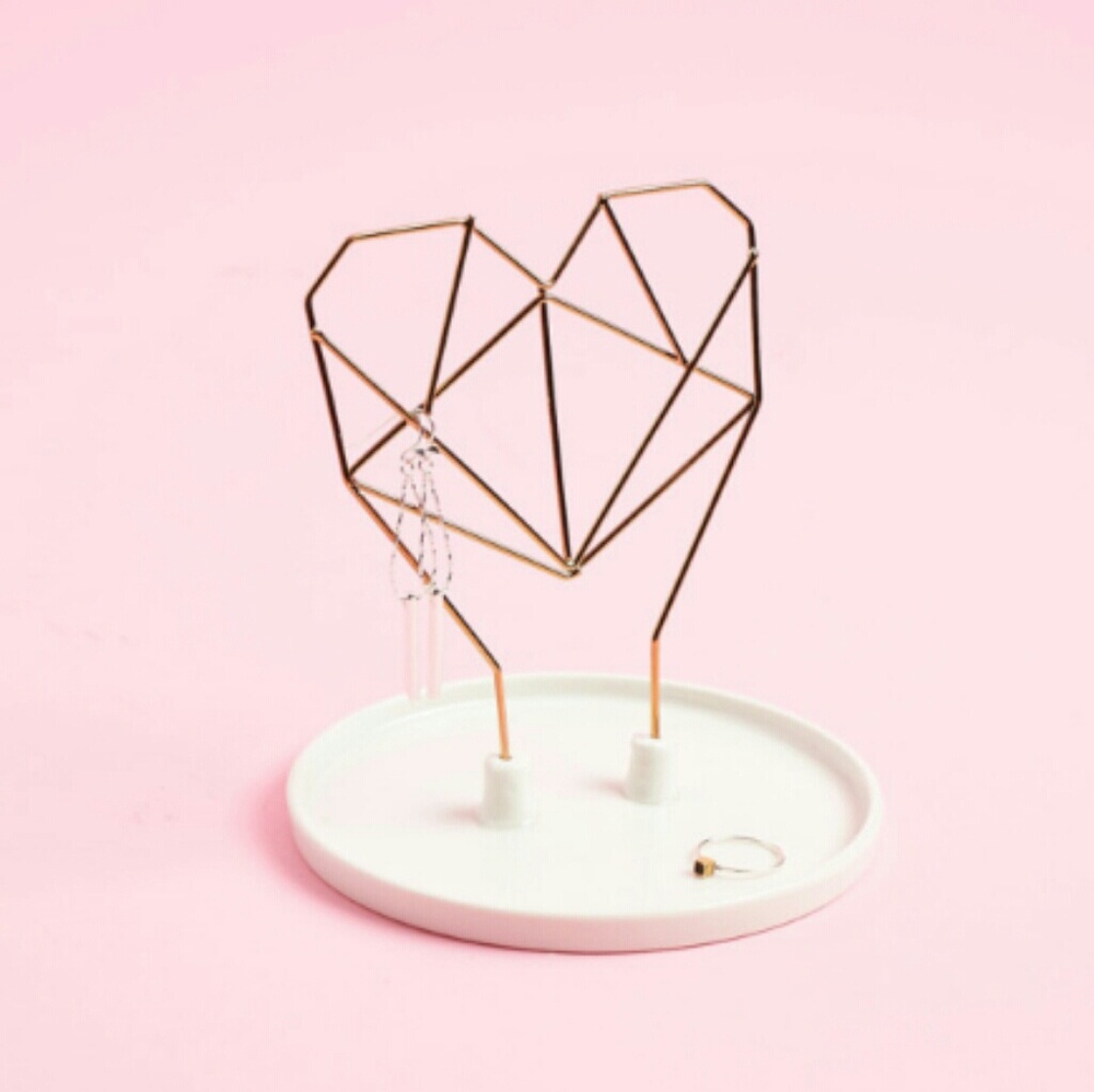 Wire Heart Ceramic Jewelry Holder